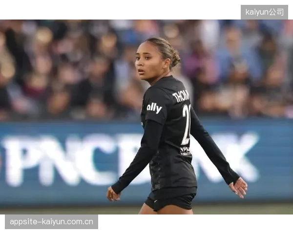 转会至凤凰城水星的Alyssa Thomas成为联盟顶级组织前锋。